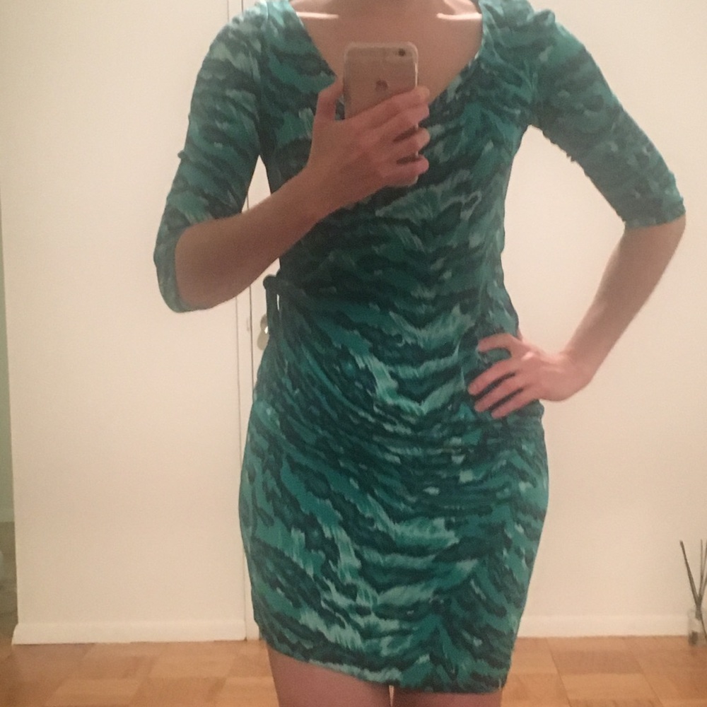 DVF 🐾  Mini Silk Wrap Dress, size 2